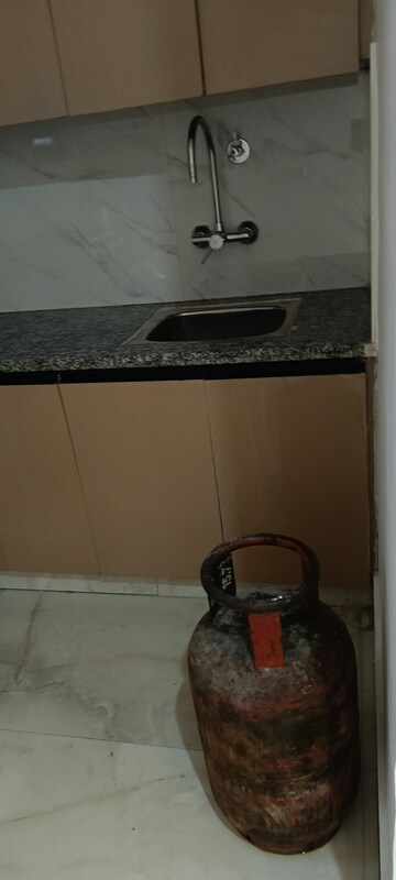 Furnished Amenities in 3 BHK Builder Floor at Saket – for Rent