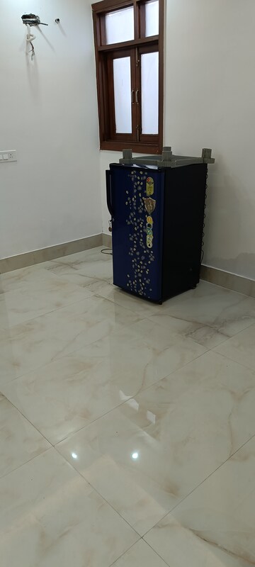 Room in 3 BHK Builder Floor at Saket – for Rent
