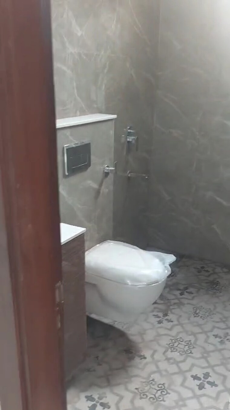 Bathroom, malviya nagar 3 Bedroom 1800 Sq.Ft. Builder Floor In Malviya Nagar Delhi 9054608