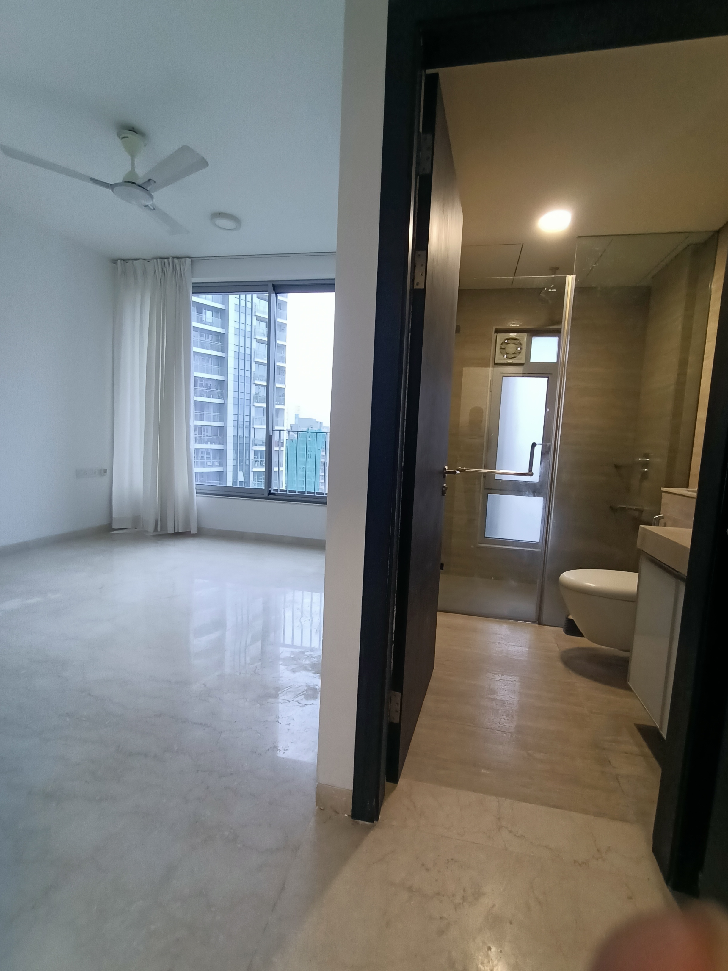 3 BHK Apartment For Sale in Oberoi Realty Esquire
