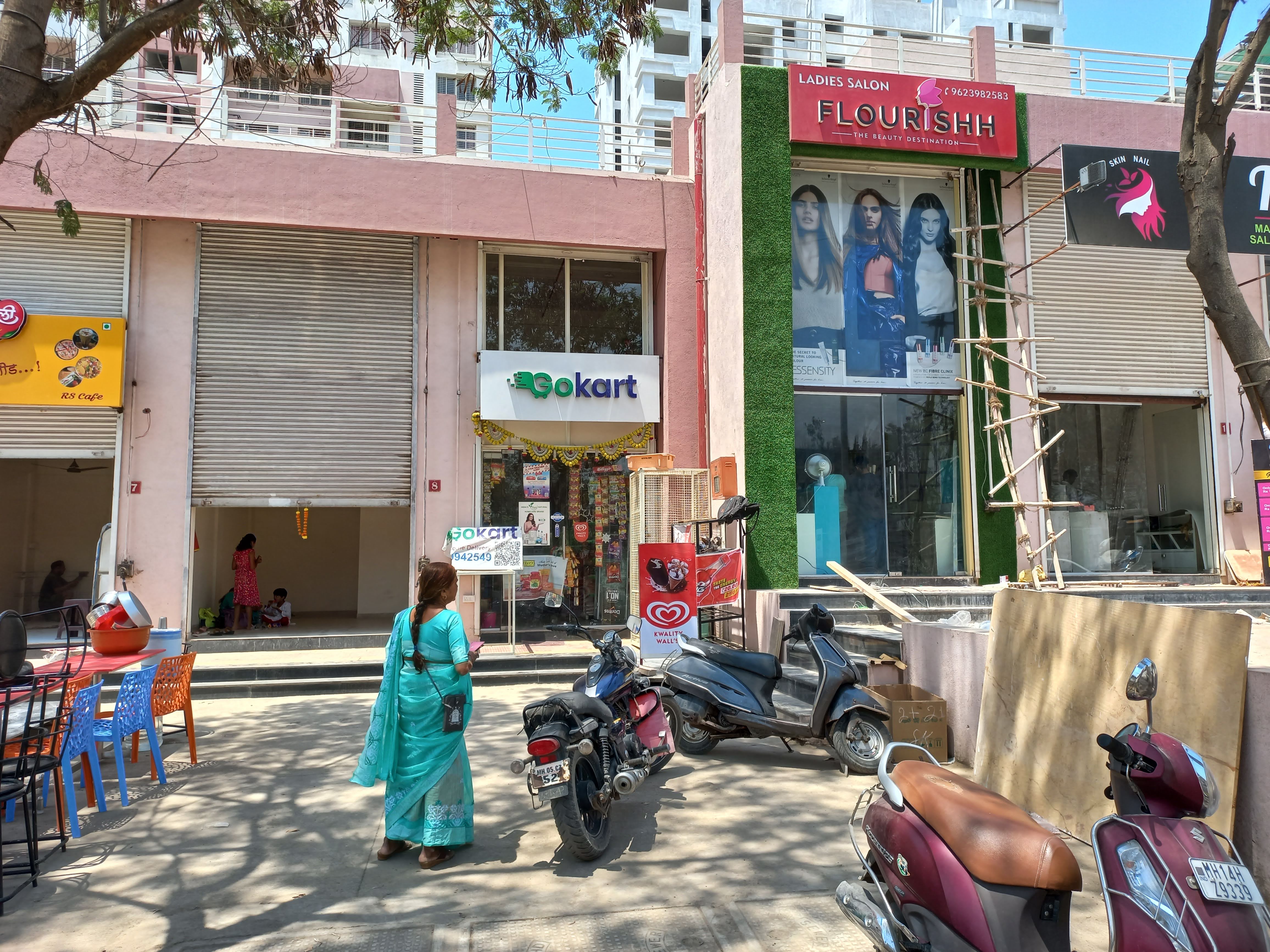 Retail Shop For Rent in Kumar Piccadilly