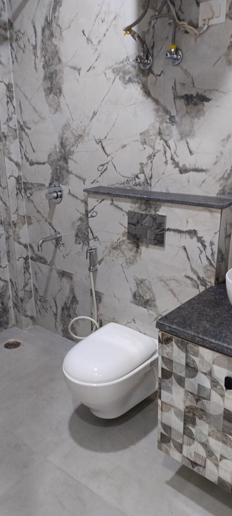 Bathroom, saket 3 Bedroom 1400 Sq.Ft. Builder Floor In Saket Delhi 9054629