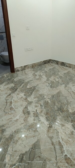 Room in 3 BHK Builder Floor at Saket – for Sale