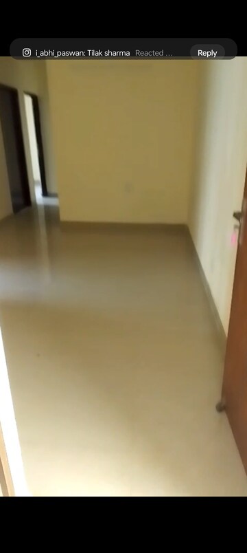 Room in 2 BHK Apartment at Antriksh Golf Link, Sector 1 Greater Noida – for Rent
