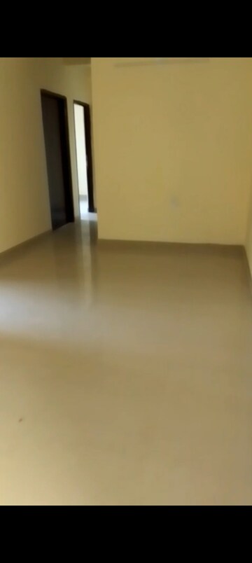 Room in 2 BHK Apartment at Antriksh Golf Link, Sector 1 Greater Noida – for Rent
