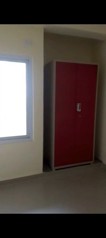 Room in 2 BHK Apartment at Antriksh Golf Link, Sector 1 Greater Noida – for Rent