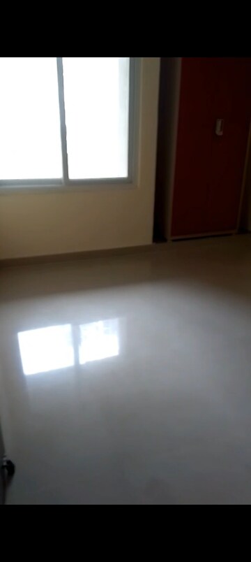 Room in 2 BHK Apartment at Antriksh Golf Link, Sector 1 Greater Noida – for Rent