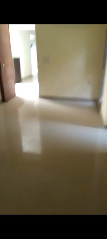 Room in 2 BHK Apartment at Antriksh Golf Link, Sector 1 Greater Noida – for Rent