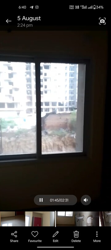 Room in 2 BHK Apartment at Antriksh Golf Link, Sector 1 Greater Noida – for Rent