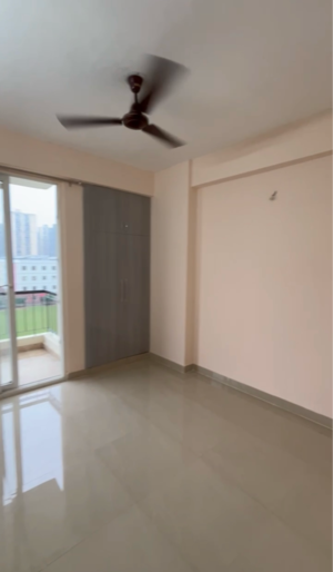 Room in 3 BHK Apartment at Amrapali Dream Valley, Amrapali Dream Valley – for Sale