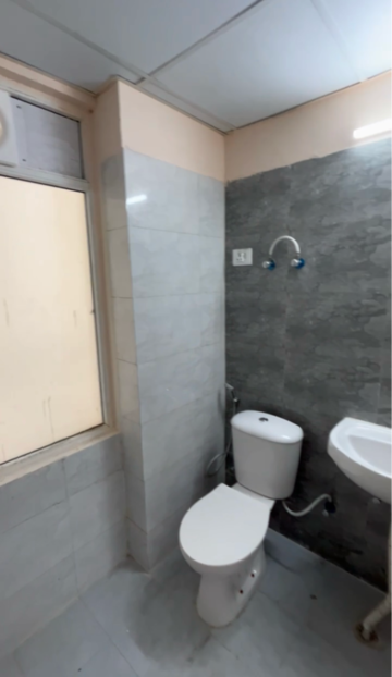 Bathroom in 3 BHK Apartment at Amrapali Dream Valley, Amrapali Dream Valley – for Sale