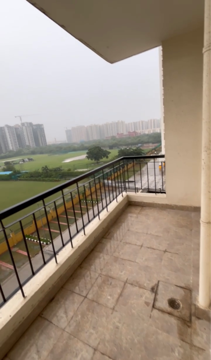 3 BHK + Extra Room Apartment For Sale in Amrapali Dream Valley