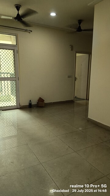 Room in 2 BHK Apartment at Gaur City 2 - 12th Avenue, Sector 16c Greater Noida – for Rent