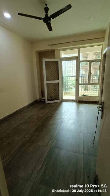 Room in 2 BHK Apartment at Gaur City 2 - 12th Avenue, Sector 16c Greater Noida – for Rent