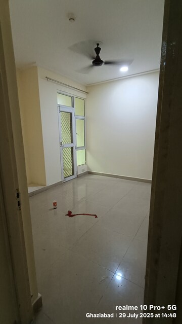 Room in 2 BHK Apartment at Gaur City 2 - 12th Avenue, Sector 16c Greater Noida – for Rent