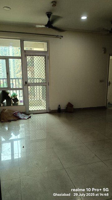 Room in 2 BHK Apartment at Gaur City 2 - 12th Avenue, Sector 16c Greater Noida – for Rent