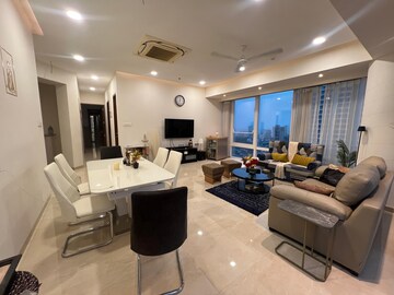 Team Area in 3 BHK Apartment at Indiabulls Blu, Worli – for Rent