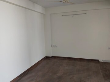 Room in 3 BHK Builder Floor at Sector 57 – for Rent