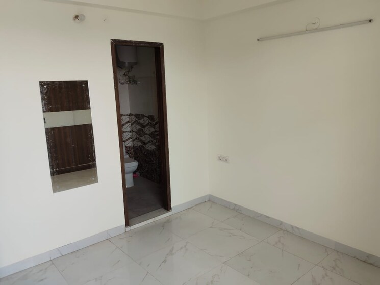 Room, sector 57 3 Bedroom 1700 Sq.Ft. Builder Floor In Sector 57 Gurgaon 9054652