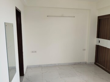 Room in 3 BHK Builder Floor at Sector 57 – for Rent