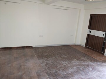 Room in 3 BHK Builder Floor at Sector 57 – for Rent
