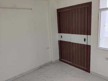 Room in 3 BHK Builder Floor at Sector 57 – for Rent