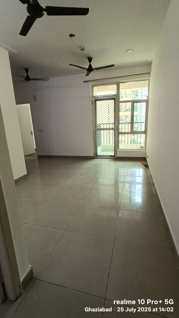 Room in 2.5 BHK Apartment at Gaur City 2 - 12th Avenue, Sector 16c Greater Noida – for Sale
