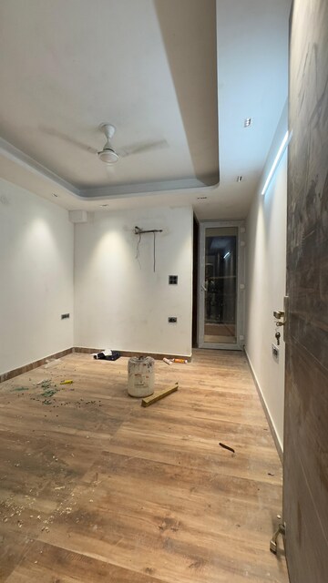 Room in 1 BHK Builder Floor at Palm Residency Chhatarpur, Chattarpur – for Rent
