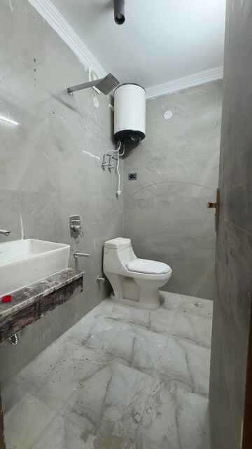 Bathroom in 1 BHK Builder Floor at Palm Residency Chhatarpur, Chattarpur – for Rent