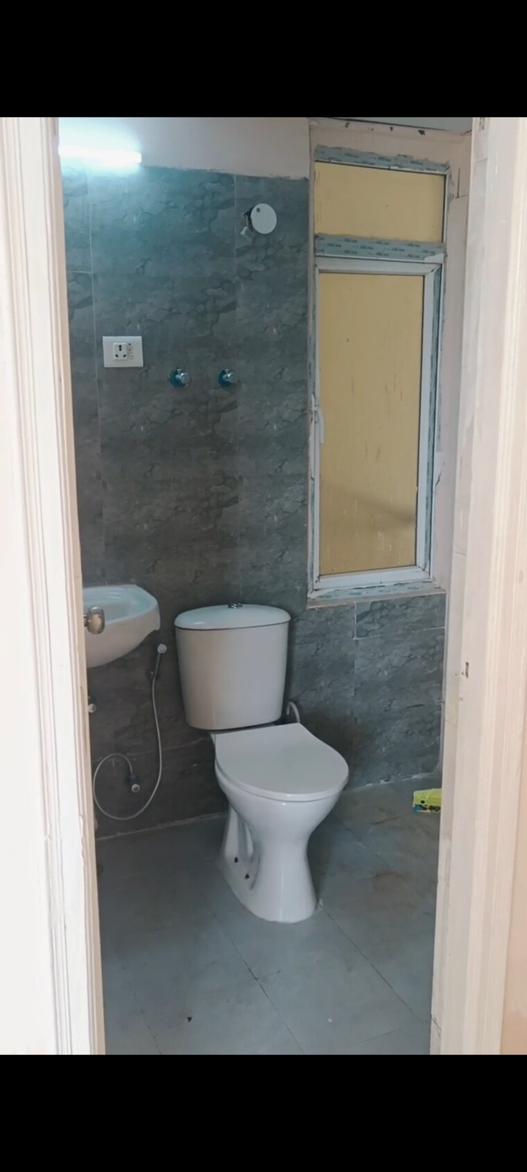 Bathroom, amrapali-dream-valley 2 Bedroom 805 Sq.Ft. Apartment In Tech Zone 4 Greater Noida Greater Noida 9054702