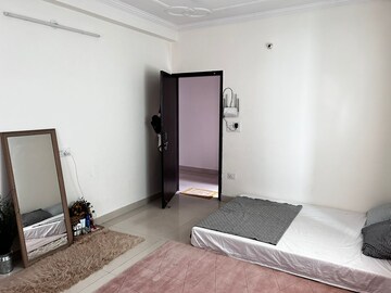 Room in 1 BHK Builder Floor at Palm Residency Chhatarpur, Chattarpur – for Rent