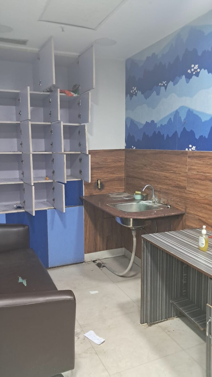 Team Area, sector 18 Commercial Office Space 1000 Sq.Ft. In Sector 18 Noida 9054751