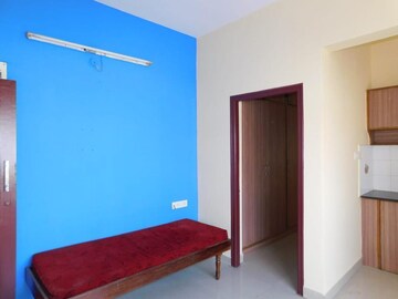 Room in 2 BHK Builder Floor at Halasuru – for Rent