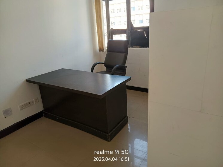 Living Room, wave-one Commercial Office Space in IT/SEZ 700 Sq.Ft. In Sector 18 Noida 9054762