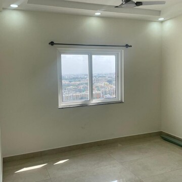Room in 4 BHK Apartment at Prestige Waterford, Prasanth Layout – for Rent