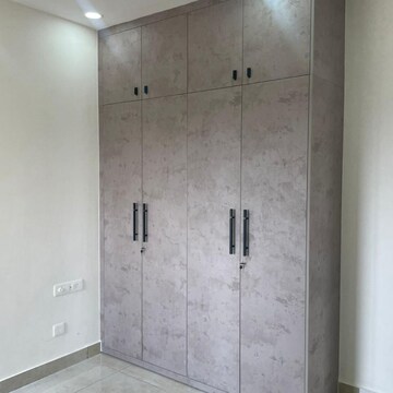 Bathroom in 4 BHK Apartment at Prestige Waterford, Prasanth Layout – for Rent