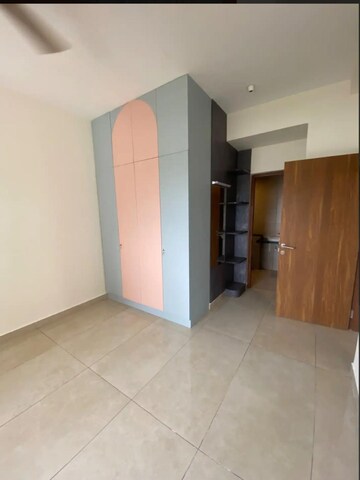 Room in 3.5 BHK Apartment at Prestige Waterford, Prasanth Layout – for Rent