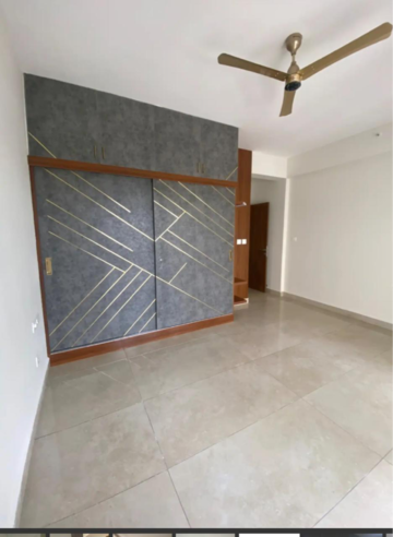 Room in 3.5 BHK Apartment at Prestige Waterford, Prasanth Layout – for Rent