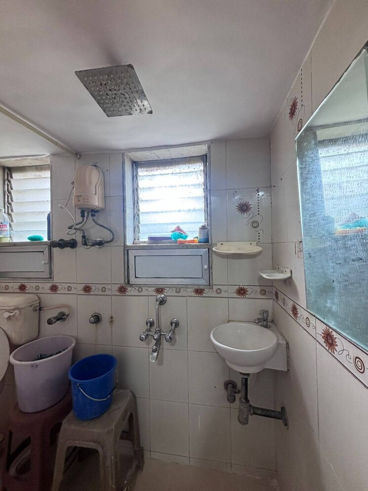 Attached Bathroom, andheri west 1.5 Bedroom 450 Sq.Ft. Apartment In Andheri West Mumbai 9054794