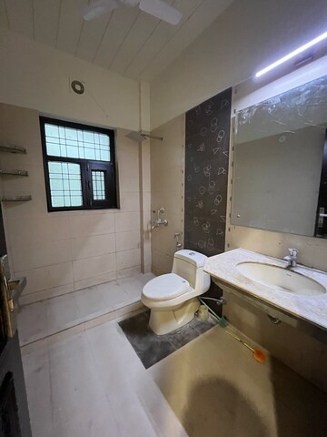 Team Area in 3 BHK Builder Floor at Ansal Sushant Lok I, Sector 43 – for Rent