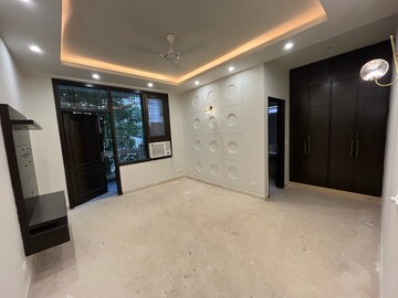 Room in 3 BHK Builder Floor at Ansal Sushant Lok I, Sector 43 – for Rent