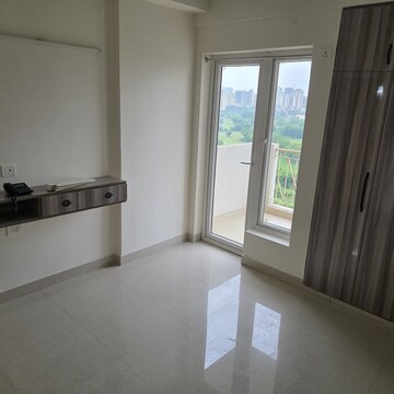 Room in 4 BHK Apartment at Pareena Micasa, Nurpur Jharsa – for Rent