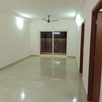 Room in 4 BHK Apartment at Prestige Waterford, Prasanth Layout – for Rent