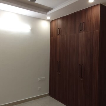 Room in 4 BHK Apartment at Prestige Waterford, Prasanth Layout – for Rent