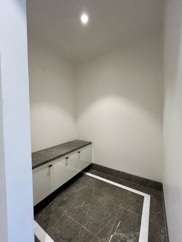 Room in 4 BHK Builder Floor at Ansal Sushant Lok I, Sector 43 – for Rent