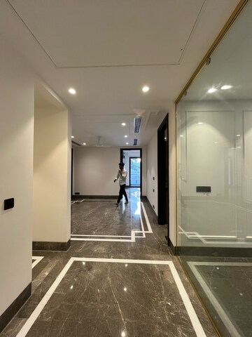 Building Lobby in 4 BHK Builder Floor at Ansal Sushant Lok I, Sector 43 – for Rent