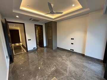 Room in 4 BHK Builder Floor at Ansal Sushant Lok I, Sector 43 – for Rent