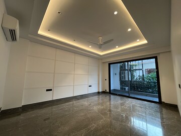 Room in 4 BHK Builder Floor at Ansal Sushant Lok I, Sector 43 – for Rent
