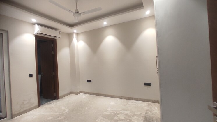 Room, sainik farm 5 Bedroom 4500 Sq.Ft. Independent House In Sainik Farm Delhi 9054804