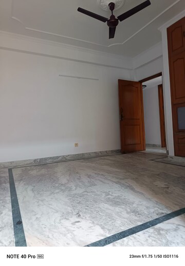 Room in 3 BHK Builder Floor at Saket – for Rent